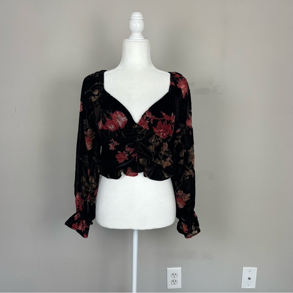 BY TOGETHER BURNOUT LONG SLEEVE VELOUR FLORAL CROP TOP SIZE MEDIUM - Picture 4 of 16
